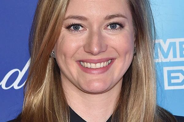 Zoe Perry Net Worth: What is Her Financial Status in 2024?